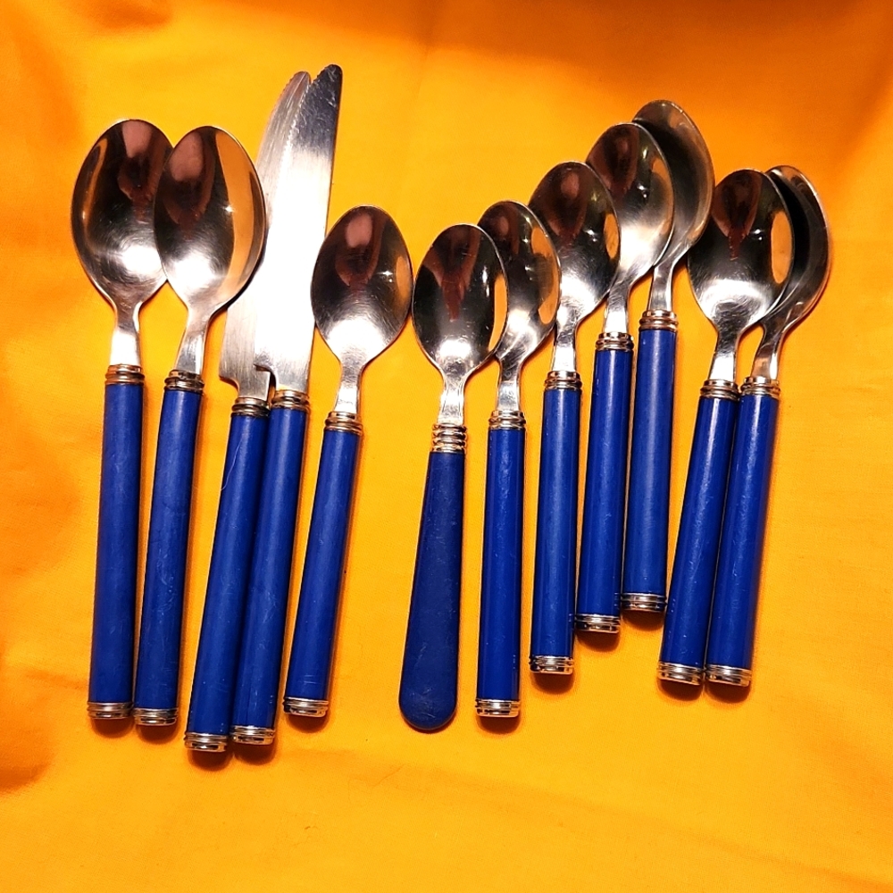 Lot of blue handled flatware. 8 Spoons, 2 Knives, 2 Soup, Blue. Stainless.